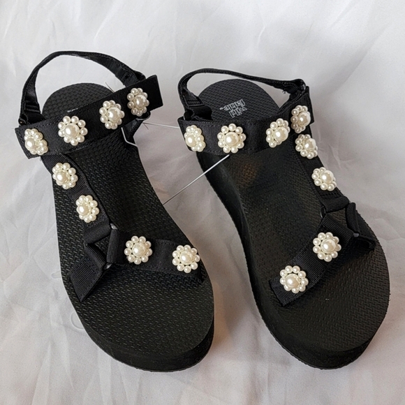 Wild Fable Jolene Platform Sandals Faux Pearl Flower Straps - Picture 2 of 10